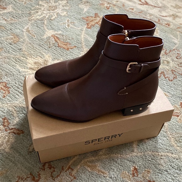 ✖️SOLD✖️Like-New Leather Coach Zip-up Booties - Brown - 7W - Picture 3 of 11